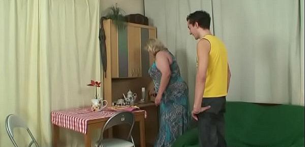  Lad fucks her shaggy old cunt from behind